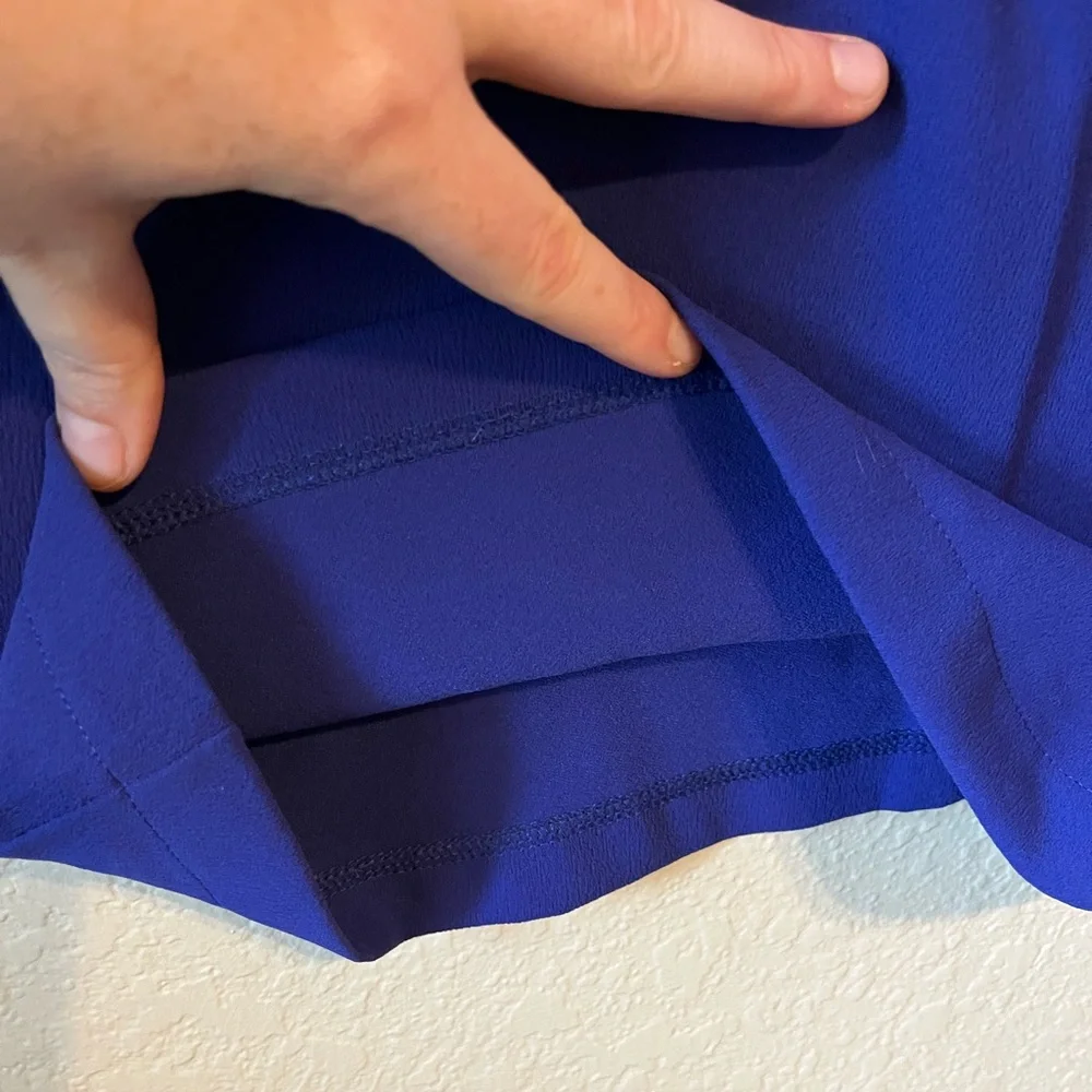 Beautiful scalloped everly dress. - Picture 6 of 8